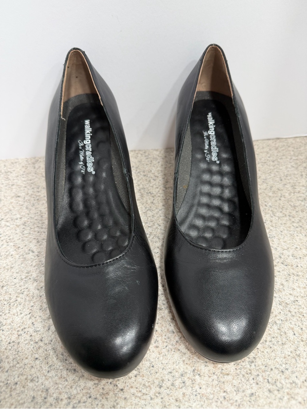 WALKING CRADLES Round Toe Black Leather Heels Pumps - Women's Size 10.5